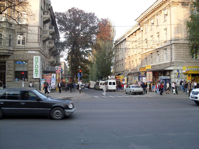 Datei:Armenian street Chisinau.jpg