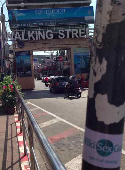 Datei:Pattaya Walking Street WikiSexGuide 2015.jpg