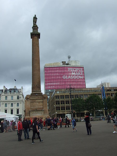 Datei:George Square Sir Walter Scott Monument during Commonwealth Games 2014.JPG